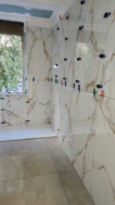 arredo bagno piastrelle