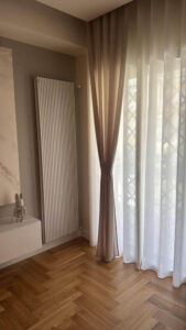 radiatore vicino alla finestra